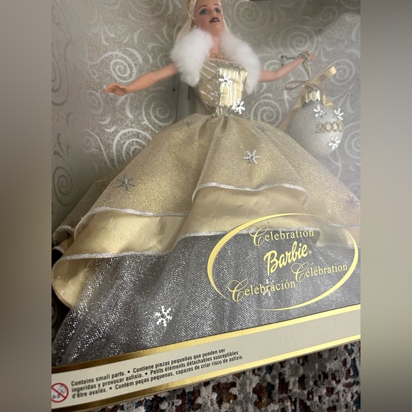 Barbie Special Edition 2000 Celebration Collection - Picture 5 of 7